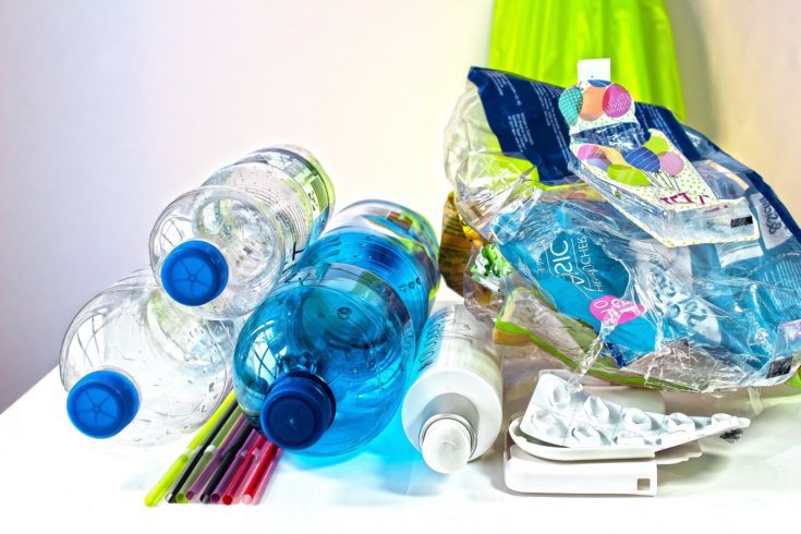 Ongeveer een derde van al het plastic dat wordt geproduceerd, belandt uiteindelijk in het milieu